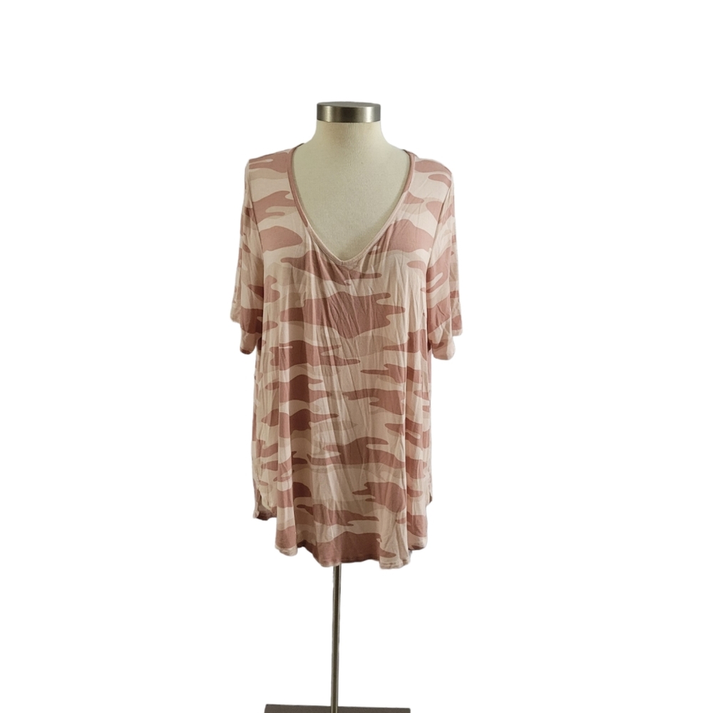 Maurices Camo T-shirt Sz 1 (16/18)